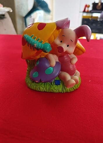 Disney ürünü kumbara. 
