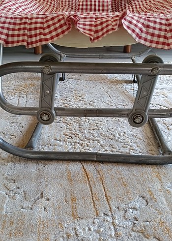  Beden Sallanan ve ayarlanabilen ana kucağı.