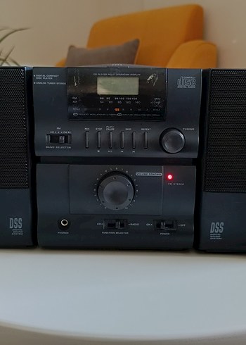 Radyo ve CD çalar.
