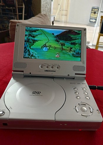Taşınabilir DVD player.