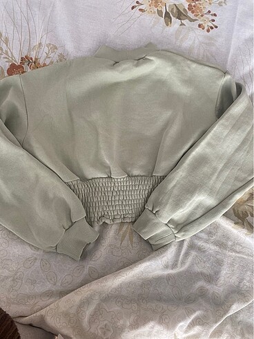 s Beden bershka beli lastikli crop sweat