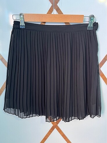 Bershka mini pileli siyah etek