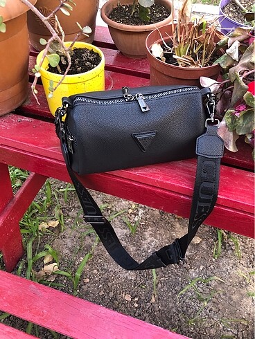Guess silindir kol ve omuz çantası