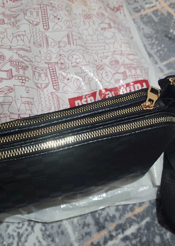 Siyah Deri Louis Vuitton Fermuarlı Çanta - Görsel 5