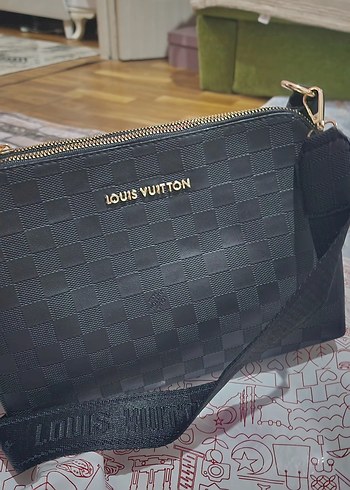 Siyah Deri Louis Vuitton Fermuarlı Çanta - Görsel 2