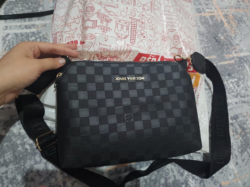 Siyah Deri Louis Vuitton Fermuarlı Çanta - Görsel 3