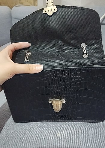 Kilitli Siyah Yılan Derisi Desenli Deri Çanta - Görsel 3