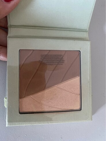 Bronzer highlighter