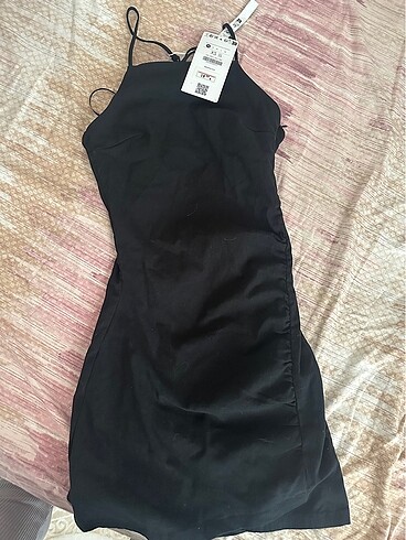 Bershka hiç kullanılmadı etiketli xs beden kısa siyah elbise