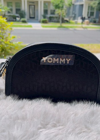Tommy Hilfiger Siyah Parlak Deri Tommy Çapraz Çanta