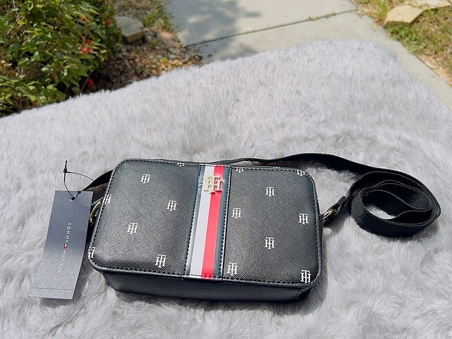 Beden siyah Renk Tommy Hilfiger orijinal çapraz bayan çanta