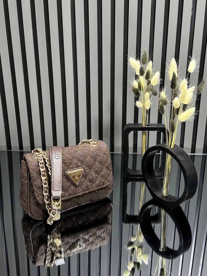 Beyaz Zincir Detaylı Modern Klasik Çanta - Görsel 4