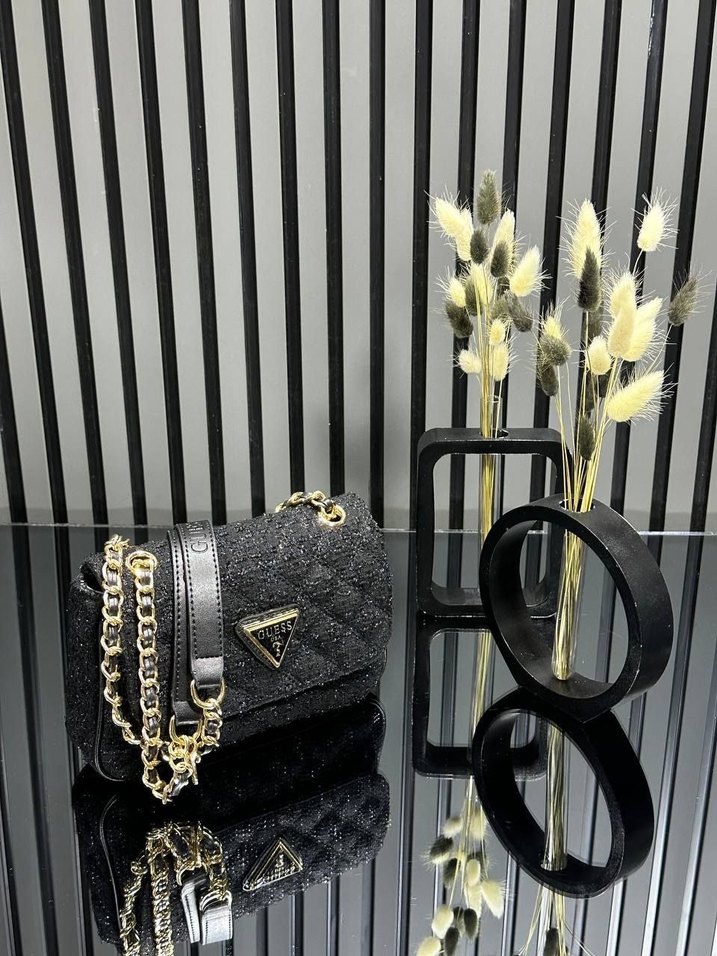 Beyaz Zincir Detaylı Modern Klasik Çanta - Görsel 2