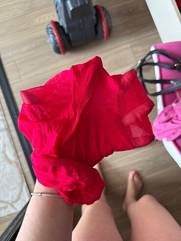 Penti Kırmızı Külotlu Çorap