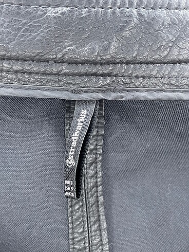 s Beden siyah Renk Stradivarius Mini Etek %70 İndirimli.