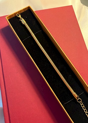 Zincir Detaylı Boru Altın Renk Kadın Bileklik - Görsel 2