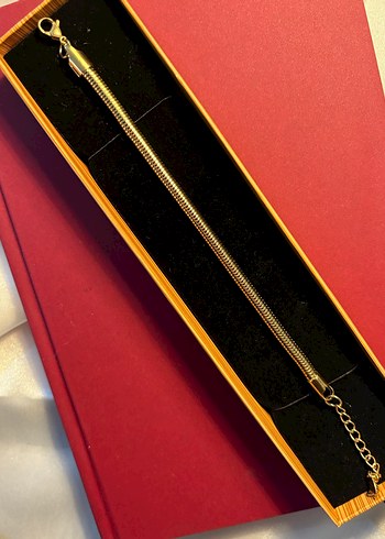 Zincir Detaylı Boru Altın Renk Kadın Bileklik - Görsel 4