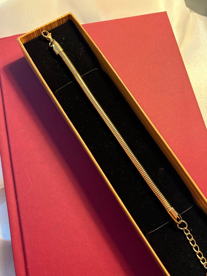 Zincir Detaylı Boru Altın Renk Kadın Bileklik - Görsel 2