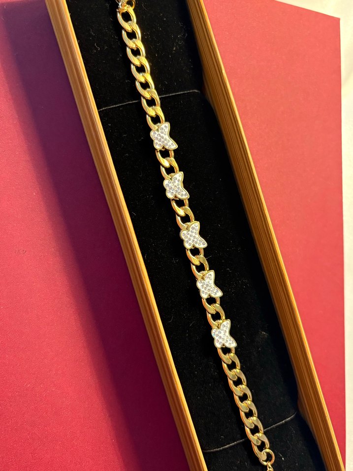 Zincir Detaylı Altın Renkli Kadın Bileklik - Görsel 3