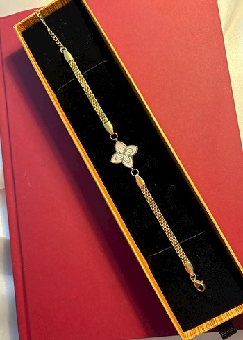 Zincir Detaylı Altın Renkli Kadın Bileklik - Görsel 5