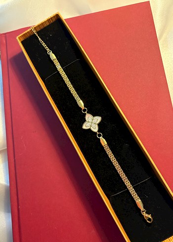 Zincir Detaylı Altın Renkli Kadın Bileklik - Görsel 3