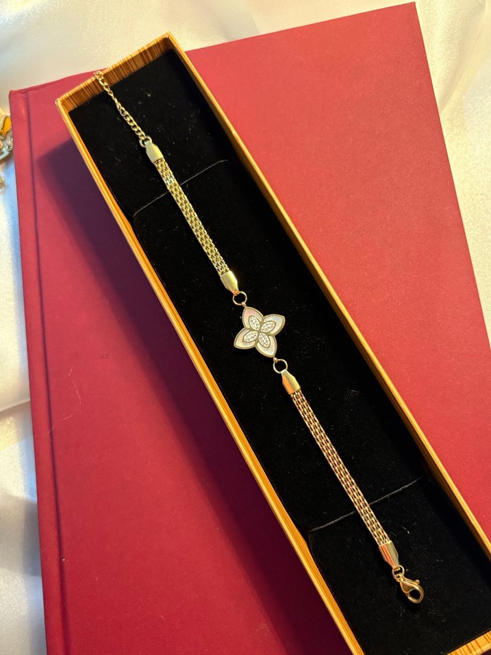 Zincir Detaylı Altın Renkli Kadın Bileklik - Görsel 3