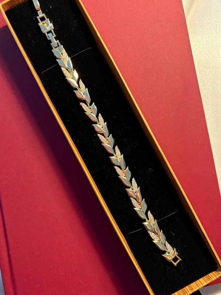 Zincir Detaylı Renkli Yılan Desenli Altın Bileklik - Görsel 4