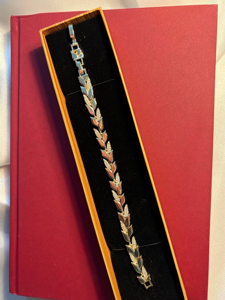 Zincir Detaylı Renkli Yılan Desenli Altın Bileklik - Görsel 3