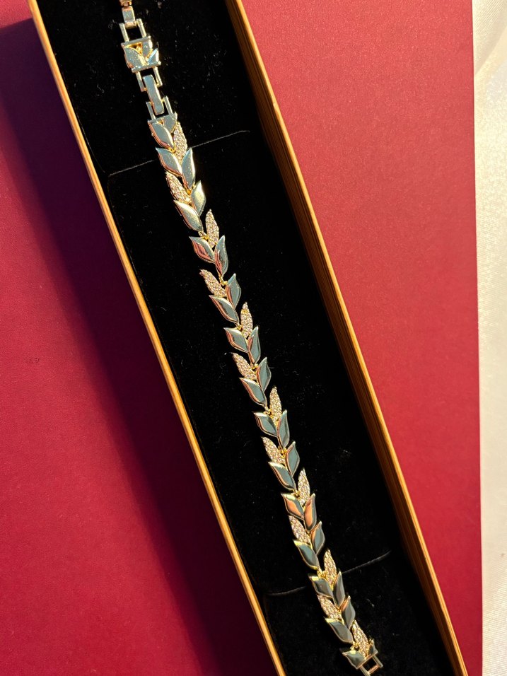 Zincir Detaylı Renkli Yılan Desenli Altın Bileklik - Görsel 2