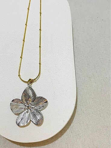 Zara model çiçek kolye