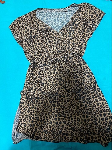 Leopar desenli pareo