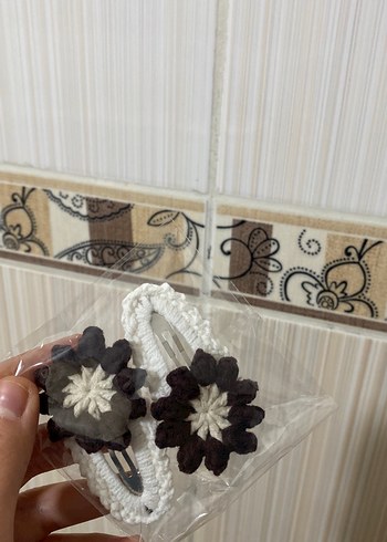 Pembe Örgü Çiçekli Çocuk Toka - Görsel 3