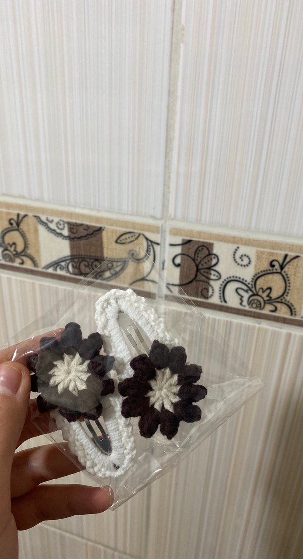 Pembe Örgü Çiçekli Çocuk Toka - Görsel 3