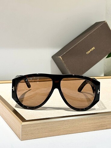 Tom Ford Tom Ford Pilot Frame UV Resistant Sunglasses