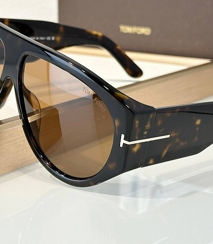 Beden Tom Ford Pilot Frame UV Resistant Sunglasses