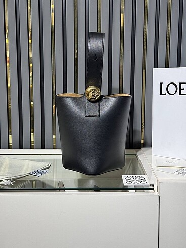 Loewe Loewe Pebble Bucket Bag