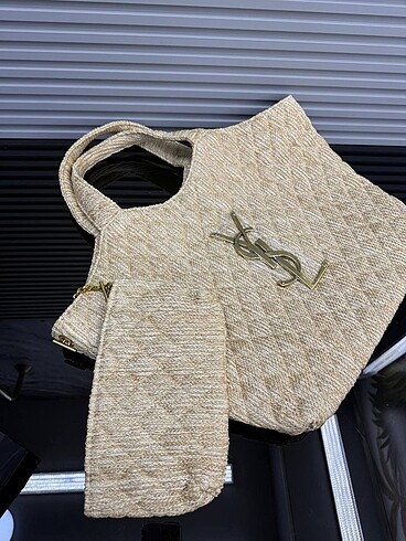 Yves Saint Laurent Yves Saint Laurent Enorme Tote Bag
