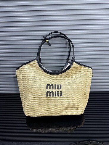 Beden Miu Miu Ivy Tote Bag