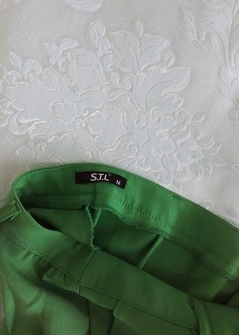 m Beden Yeşil Midi Pilili Kadın Kumaş Pantolon