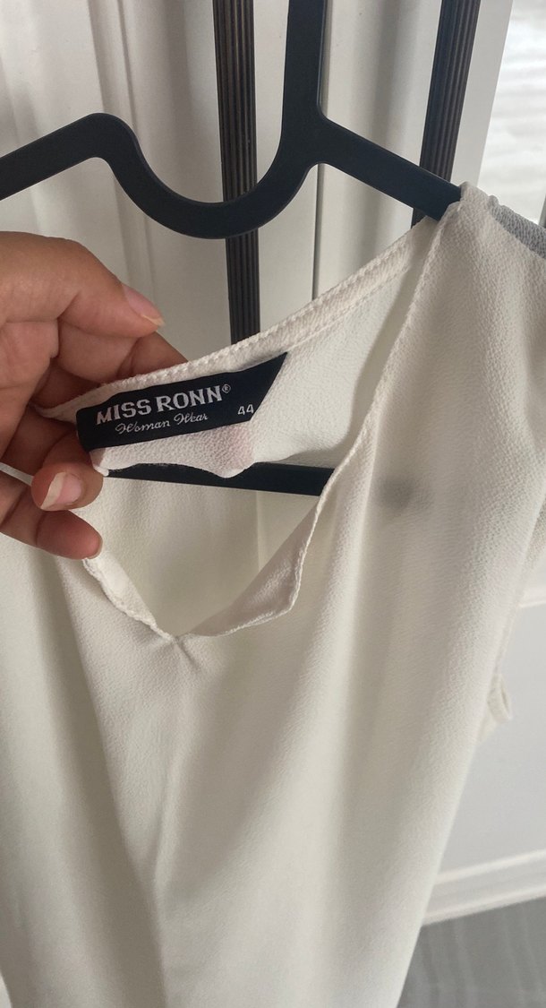 V Yaka Salaş Beyaz Kadın Bluz - Görsel 2