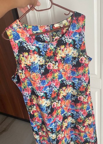 Çiçek Desenli Salaş Midi Elbise - Görsel 5