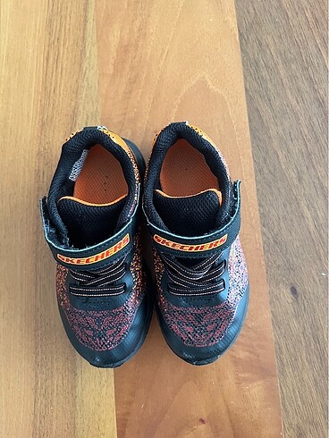26 Beden siyah Renk Orjinal skechers