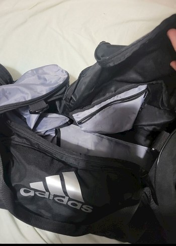 Adidas Siyah Fermuarlı Spor Çantası - Görsel 2