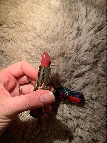 Beden Estee lauder lipstick