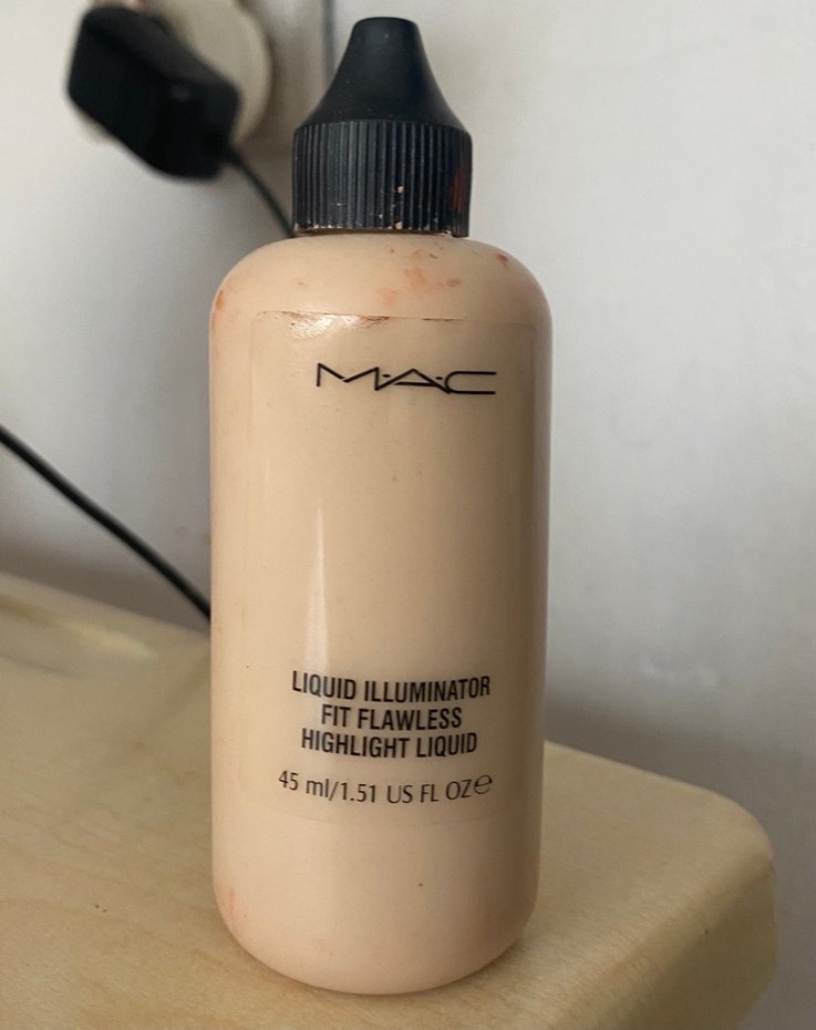 MAC Sıvı Aydınlatıcı Fondöten - Açık Bej - Görsel 2