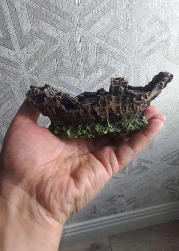 Küçük Kahverengi Batık Gemi Akvaryum Dekoru
