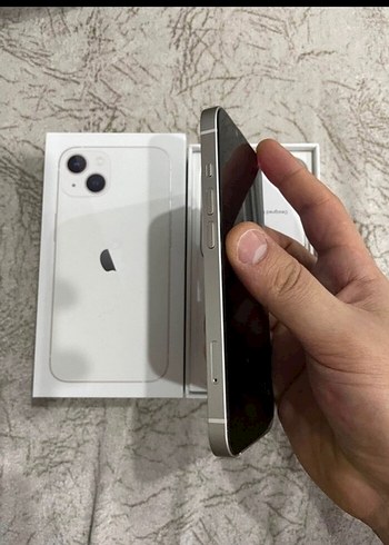Beyaz iPhone 13, Gri Kenar