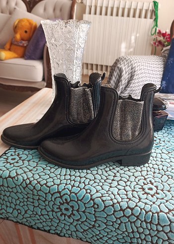 Kemer Detaylı Siyah Yılan Desenli Kadın Bot lastik yağmur botu - Görsel 2