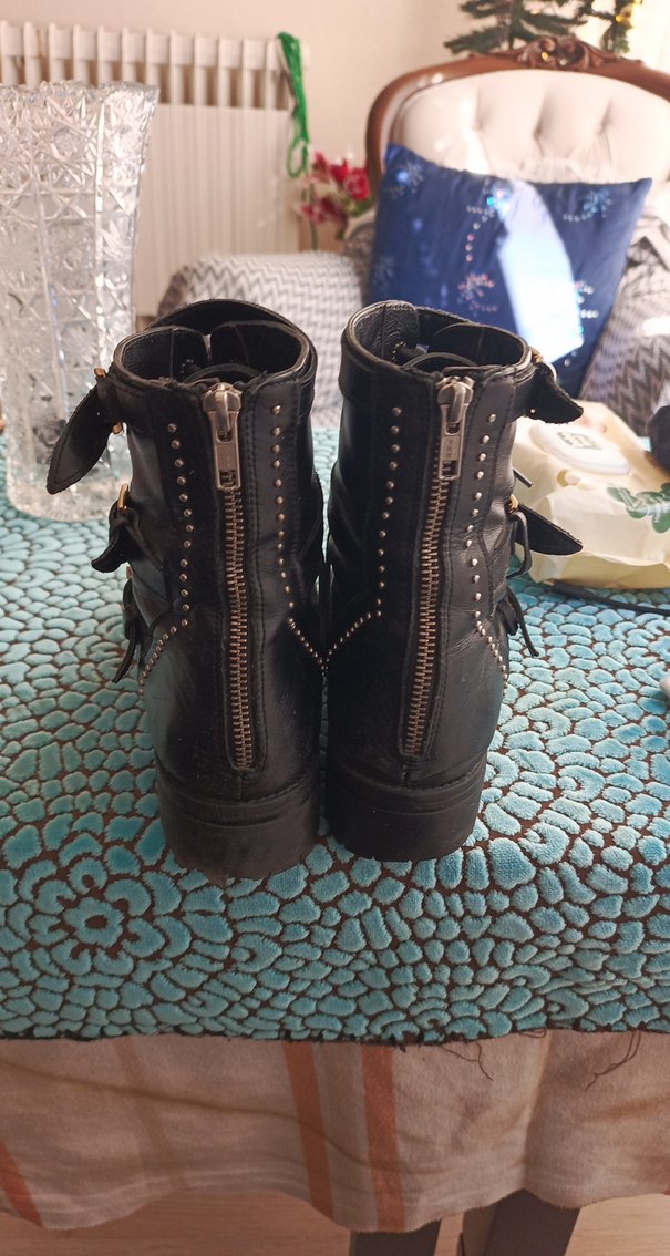 Siyah Deri Tokalı Kadın Bot - Görsel 3