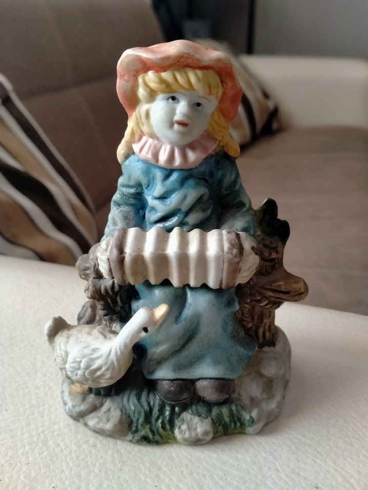 Pastel Mavi Kız Figürin porselen biblo - Görsel 2